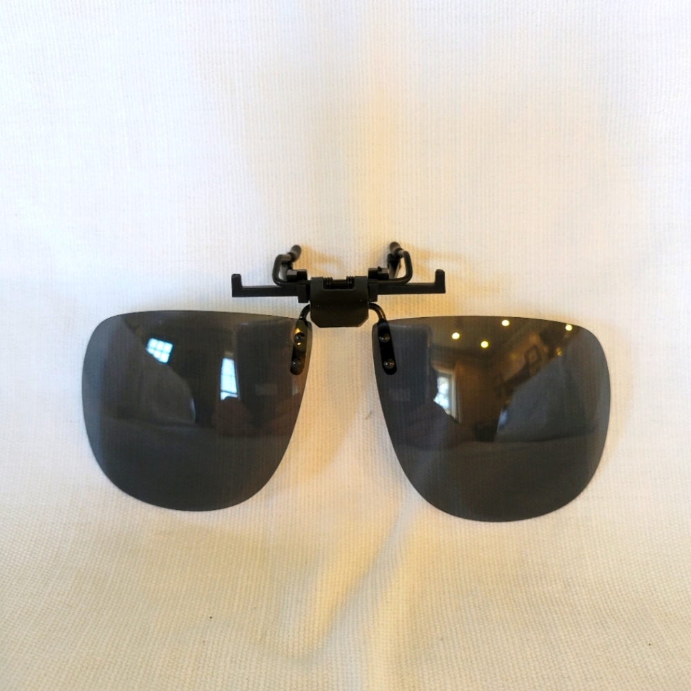 NWOT Black Adjustable Sunglasses Clip